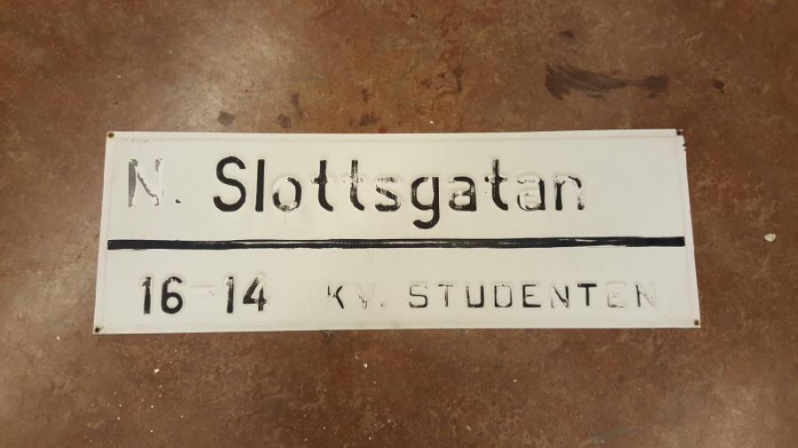 Skyltar i slitet skick!