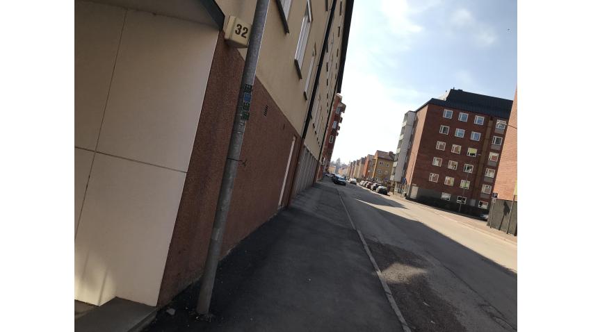 Trottoaren uppgrävd mellan 22 April och 2 Maj 2019.