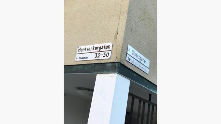 Nymålade skyltar på plats igen!